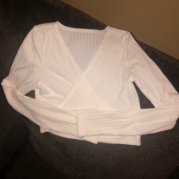 Macy’s white long sleeve wrap crop top - Picture 4 of 6